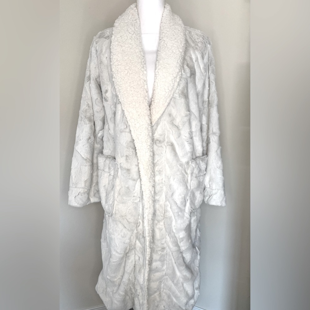 Stars Above Women’s Faux‎ Fur Robe  Size XS/Small